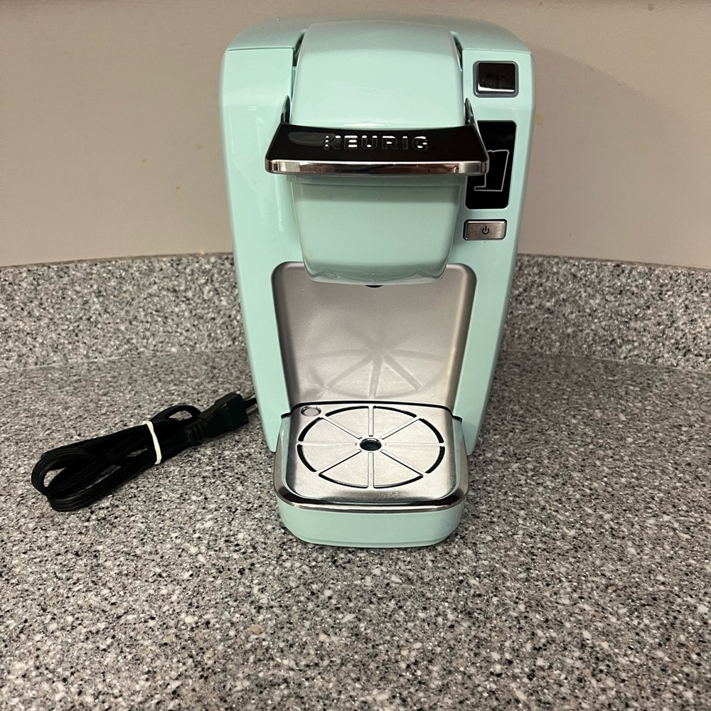 Rare Keurig Single-Serve Coffee Maker - Mint Green and Silver